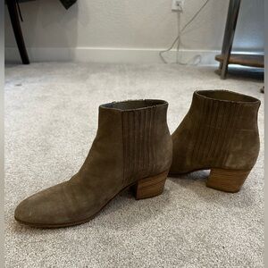 Vince Suede Ankle Boots in Grey